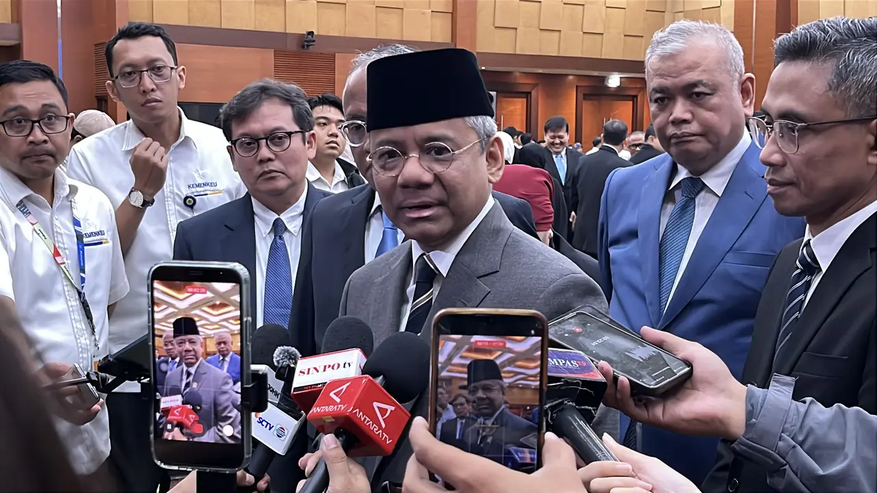 Suahasil Minta Bea Cukai Perkuat Pengawasan Barang Ilegal image 0