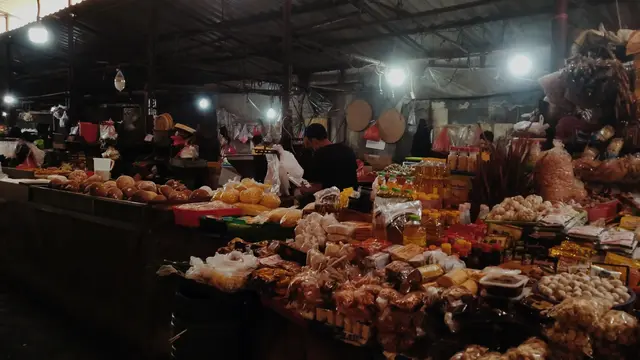 Program MBG Jalan Lagi, Harga Pangan di Pasar Kebayoran Lama Kompak Naik image 1