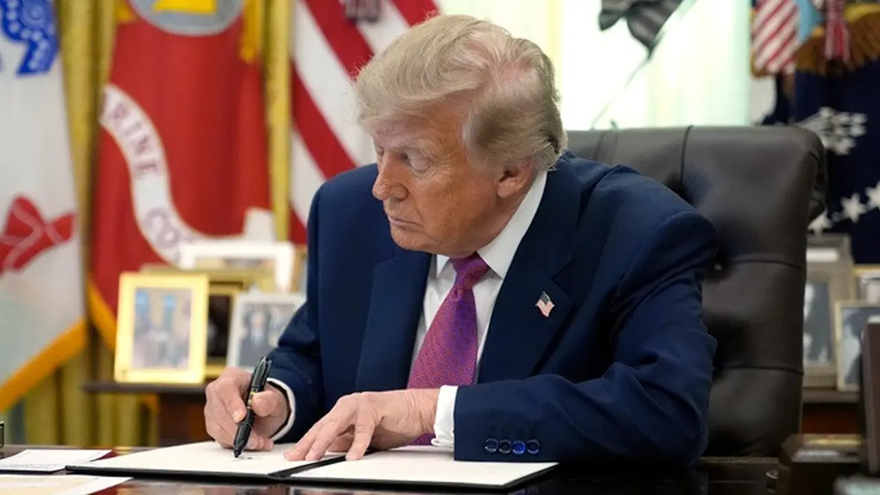 Trump Bakal Bangun Pabrik Baja Terbesar di AS, Investasi Capai US$ 15 Miliar image 0
