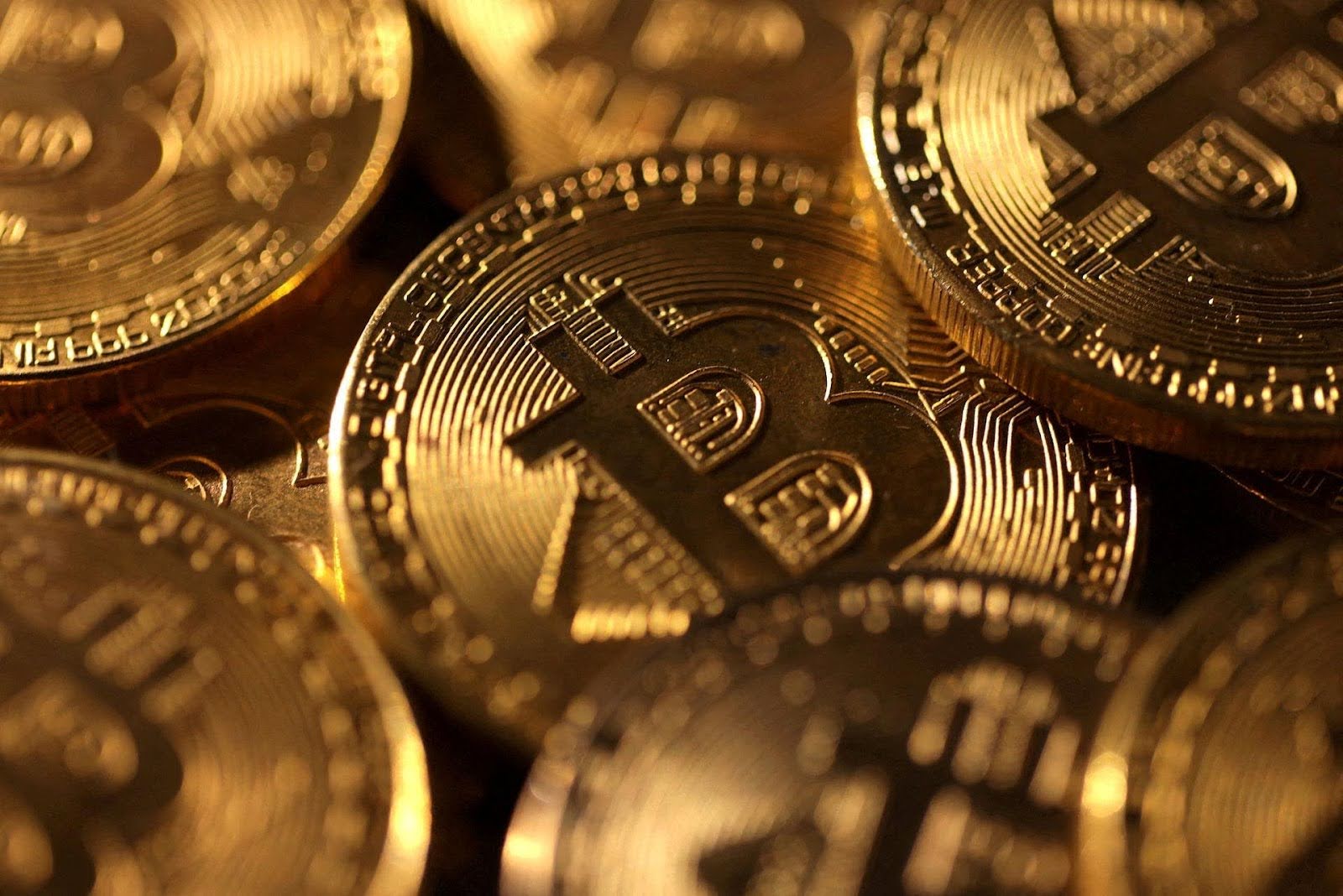 "ستكون BTC بخير": CZ يكسر صمته برسالة هادئة مع استمرار سوق العملات الرقمية في مواجهة تقلبات 2025