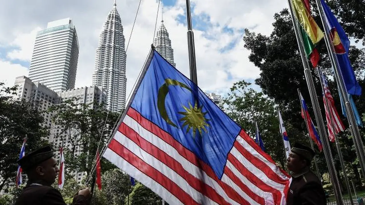 Malaysia Naikkan Upah Minimum Jadi Rp 8,7 Juta Mulai Juni 2027 image 0