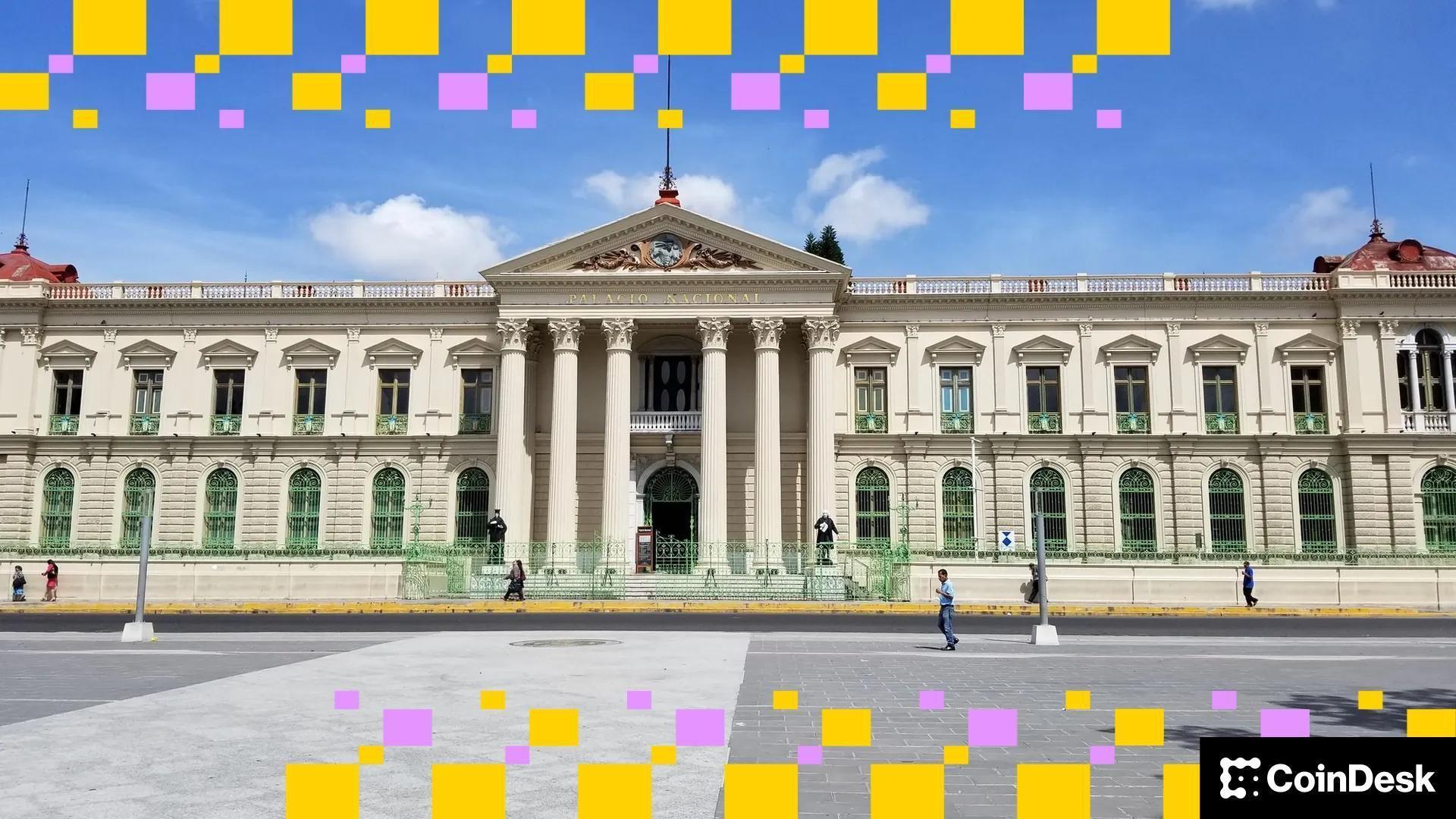 随着国际货币基金组织赞扬经济进展，萨尔瓦多的比特币持有紧张局势缓解