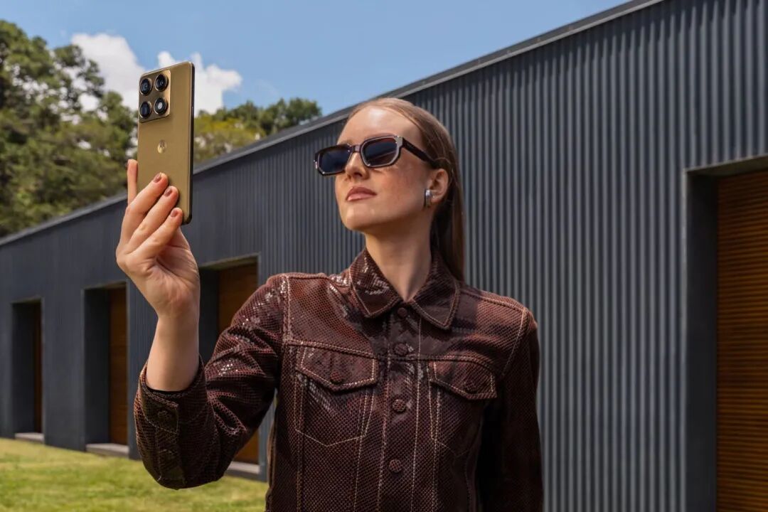Lenovo held a tech gala at the Sphere, showcasing both foldable phones and foldable computers | CES image 10