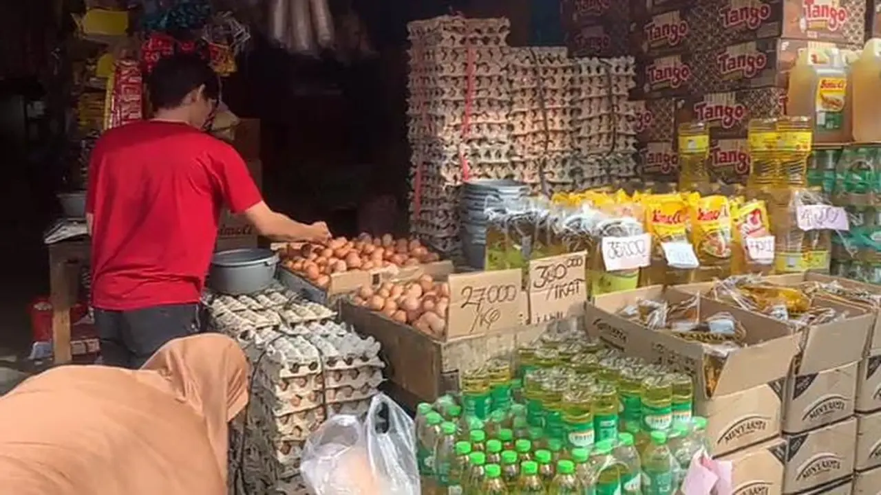Harga Pangan Hari Ini: Beras Super Rp 18.050 per Kg, Minyak Curah Melonjak image 0