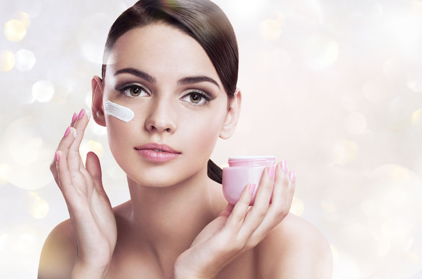 Estee Lauder (EL) Loses 8.5% After Dividend Ex-Date