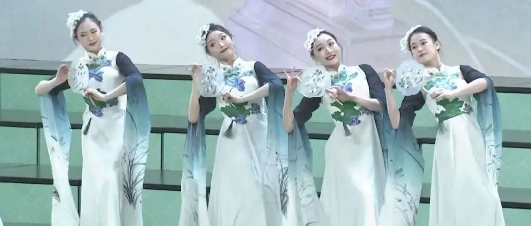 iPhone 18 Pro渲染视频曝光：左侧挖孔屏/马斯克向OpenAI微软索赔千亿美元，奥特曼回应/一公司就「涨薪20元」向员工致歉 image 19