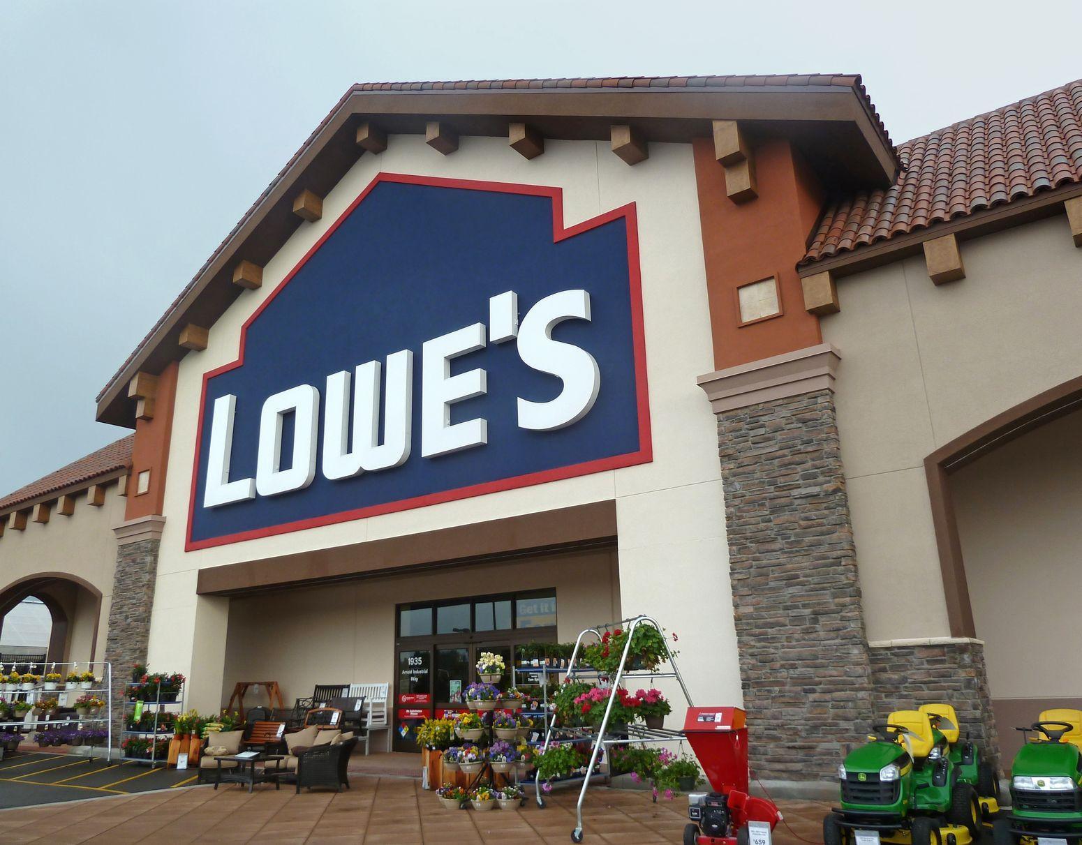 Argus and Mizuho Lift Lowe's (LOW) Targets, See Growth and Market Share Gains image