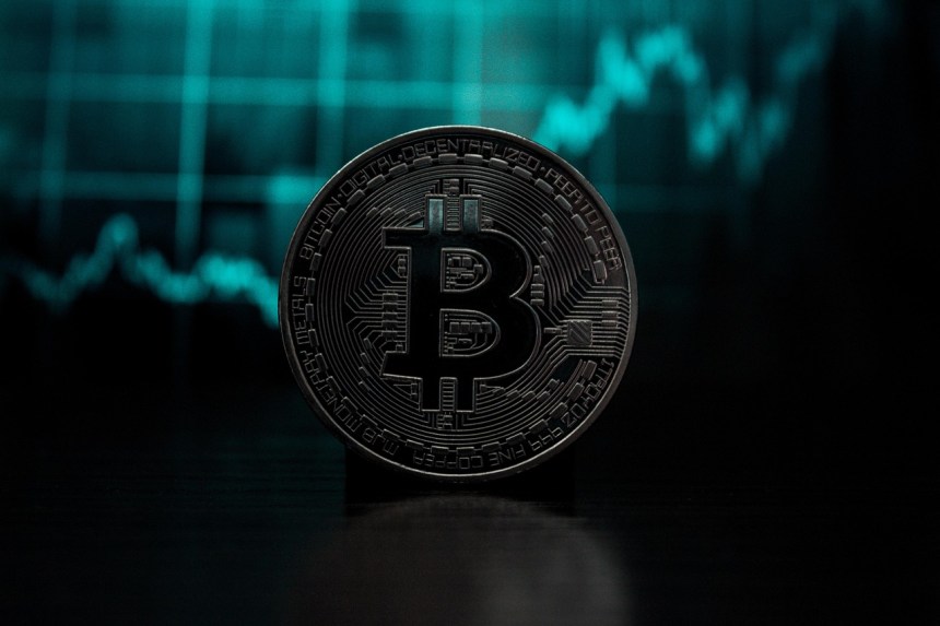 Bitcoin Hovering In A Descending Range, But Alts Are Quietly Gaining Momentum image 2