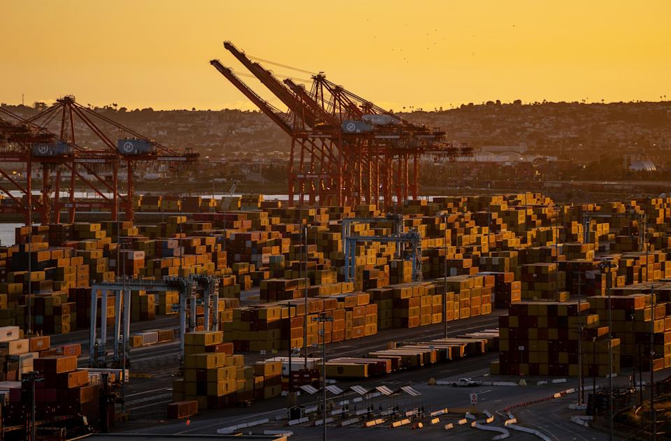 Democrats Launch Populist Push to Return Tariff Revenues to American Families