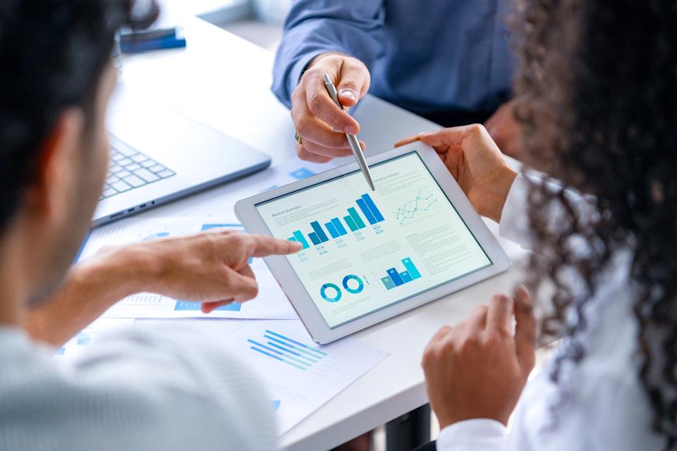 4 ETFs With Yields Above 7% That Income-Focused Investors Are Discreetly Accumulating