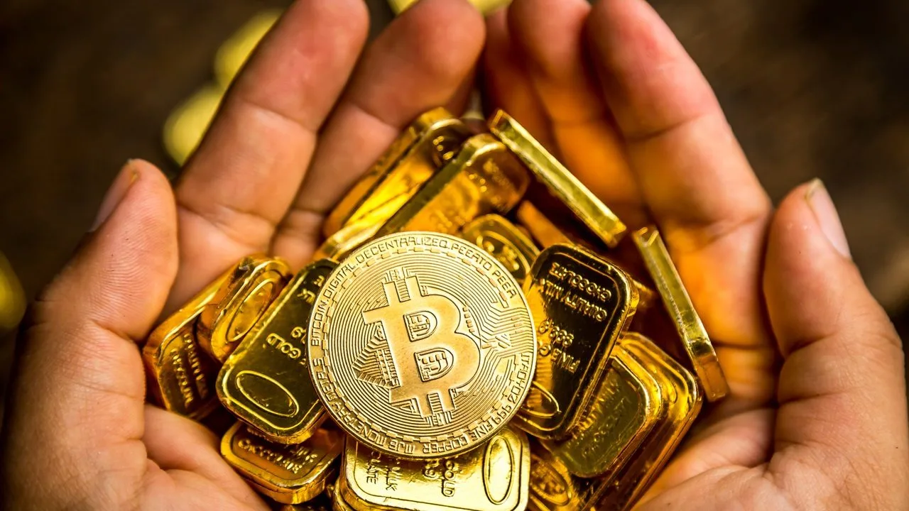 Có nên bán 12 lượng vàng để bắt đáy Bitcoin giữa lúc thế giới căng thẳng?