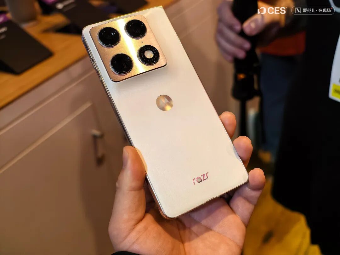 Lenovo held a tech gala at the Sphere, showcasing both foldable phones and foldable computers | CES image 7