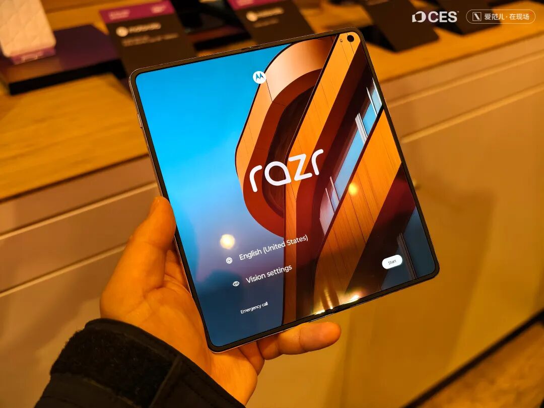 Lenovo held a tech gala at the Sphere, showcasing both foldable phones and foldable computers | CES image 3