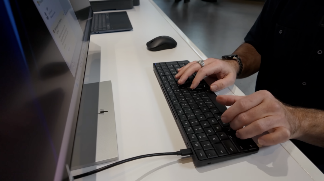 在 CES 上，我们看到了四十年前和四十年后的电脑｜CES 2026 image 5