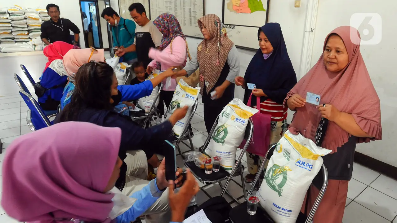 Ekonom Nilai Stimulus Ekonomi Semester II Bukan Solusi Jangka Panjang image 0