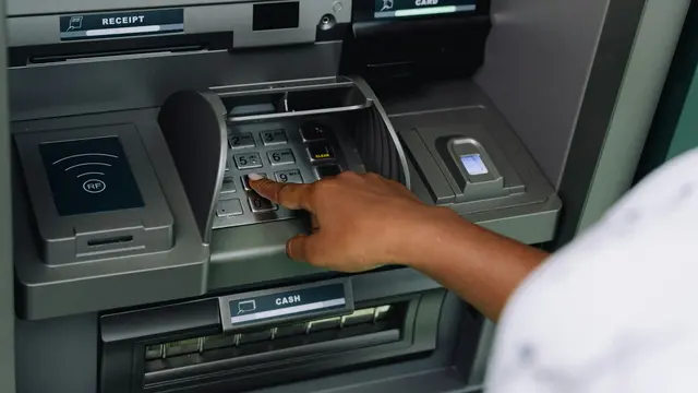 Konsumen AS Tetap Royal Belanja di Tengah Tekanan Inflasi image 1