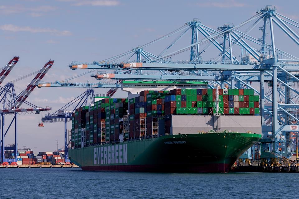 Smart Money Prevails Amid Tariff Volatility and AI Dominance on Wall Street