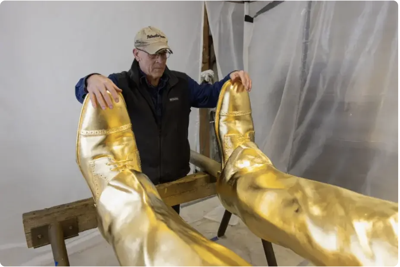 镀金的偶像与归零的MEME币：特朗普巨型雕像背后的荒诞剧 image 5