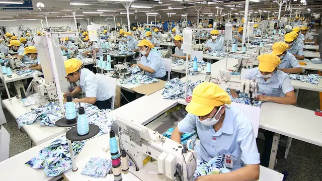 Menperin Ungkap Strategi Industri Tekstil RI Bertahan dan Serap 3,8 Juta Pekerja image 1