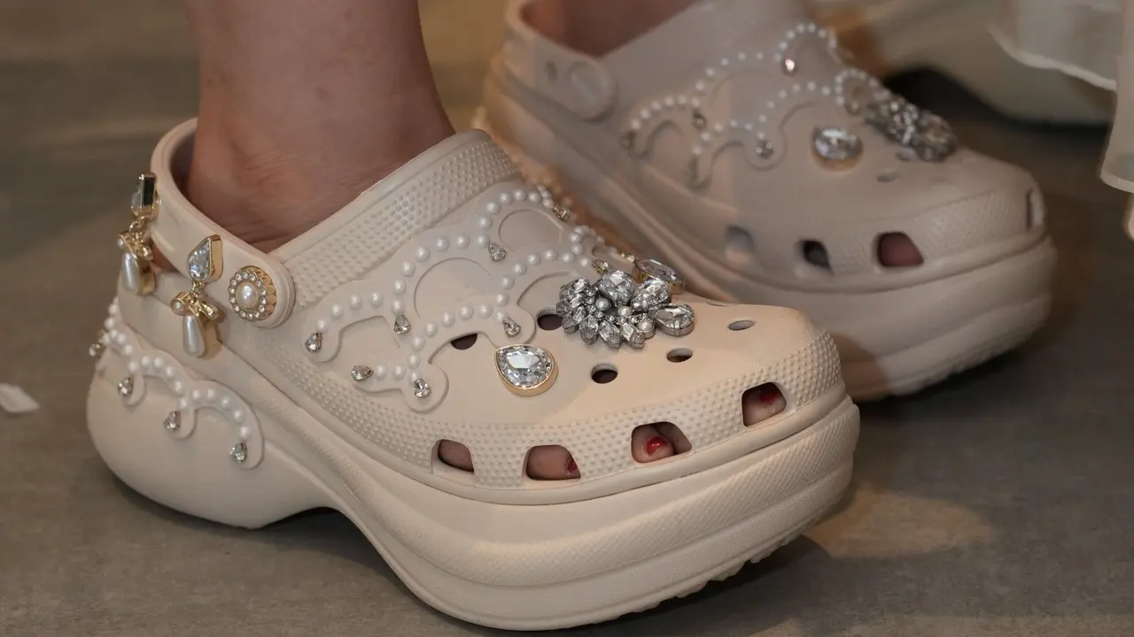 Dulu Disebut Sepatu Terjelek, Bagaimana Crocs Kuasai Pasar Global? image 1