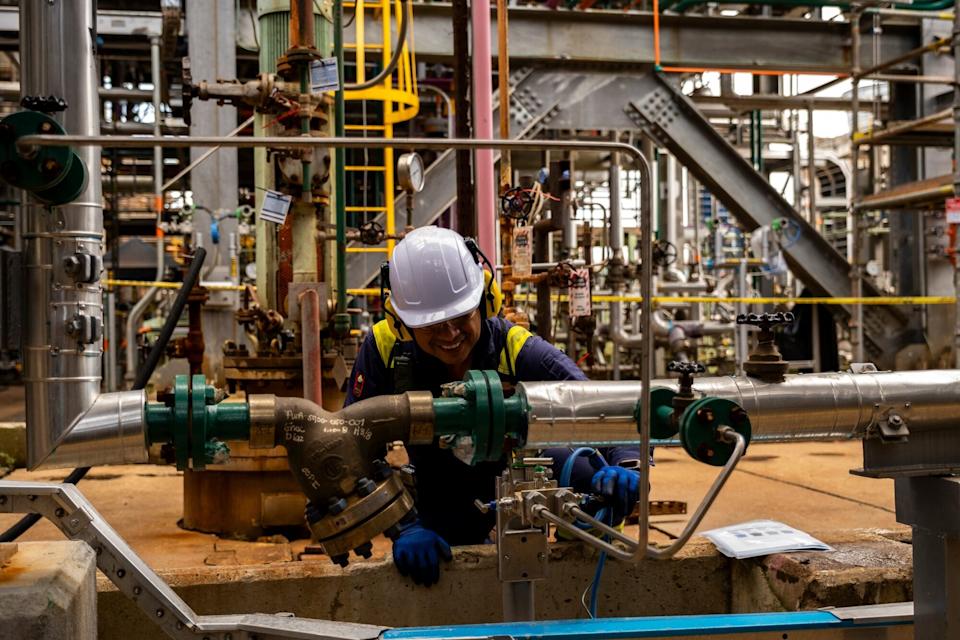 Oil Holds Firm as Trump Again Expresses Desire for Agreement with Iran