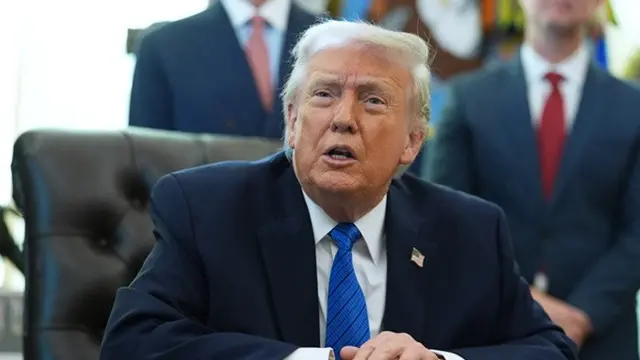 Trump Resmi Terapkan Tarif 50% ke Kanada image 1