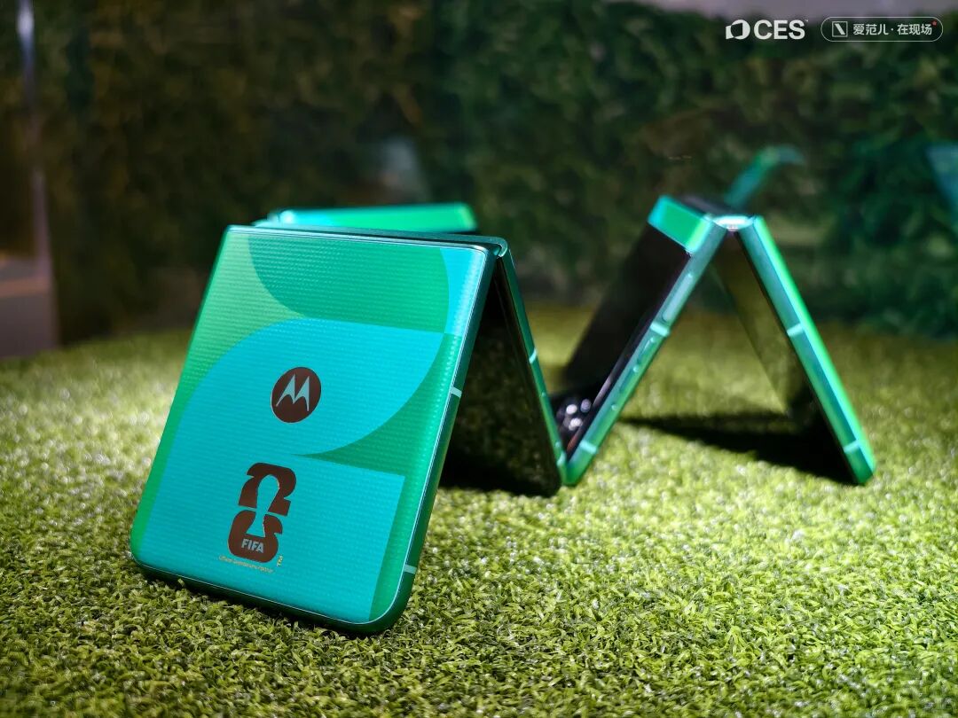 Lenovo held a tech gala at the Sphere, showcasing both foldable phones and foldable computers | CES image 2