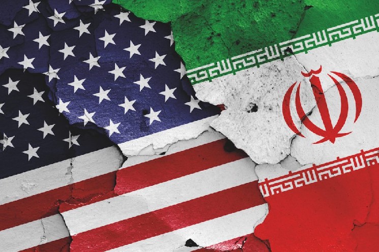 BREAKING: U.S. Seizes Iranian Ship, Iran Closes Strait of Hormuz Again – Bitcoin Plummets, Oil Prices Rise