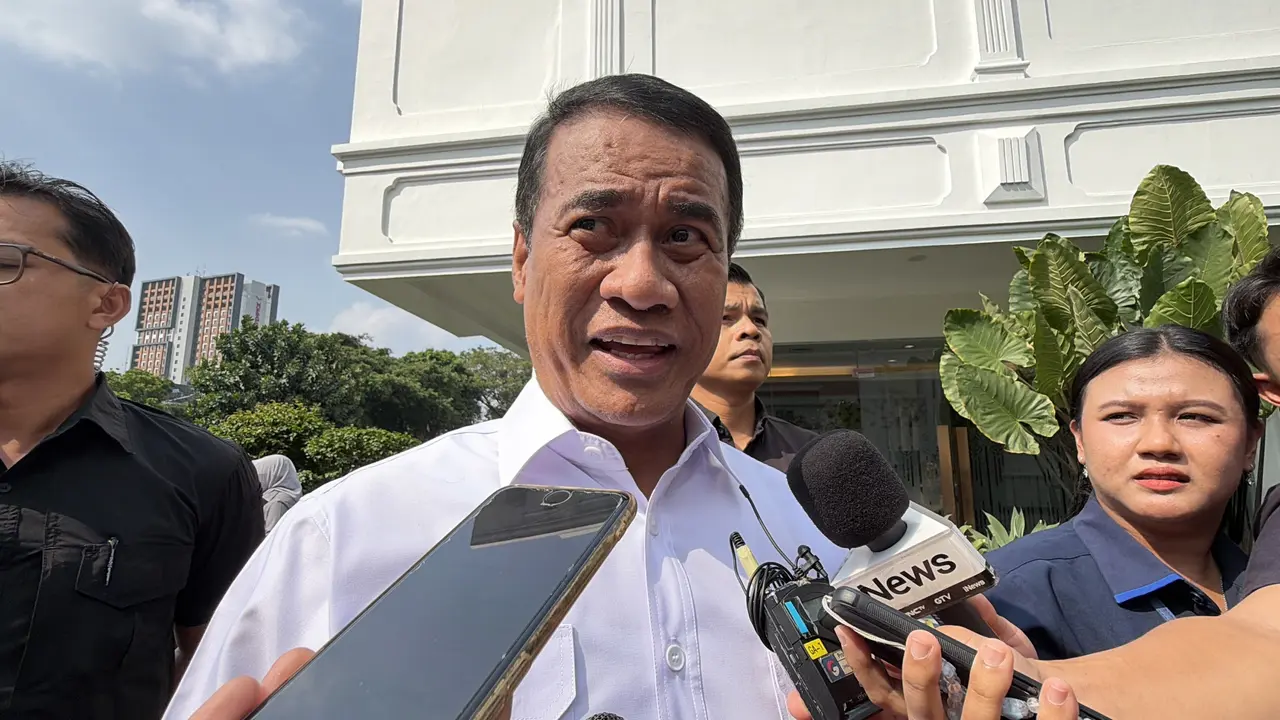 Mentan Wajibkan Pabrik dan Importir Gula Rafinasi Punya Kebun Tebu Sendiri image 0