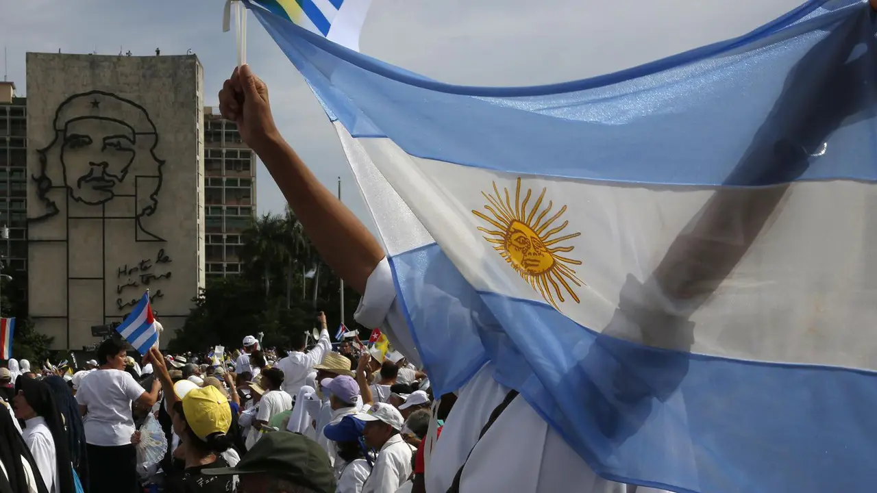 Jutaan Warga Argentina Tercekik Utang, Bunga Pinjaman hingga 1.000% image 0