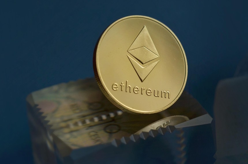 Ethereum Pauses Mid-Range As Market Awaits A Clear Signal image 0