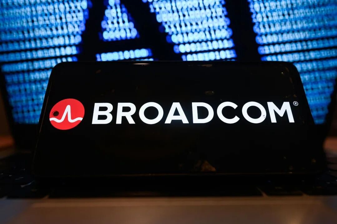Stock price surges nearly 5%! Wall Street optimistic about Broadcom: AI revenue outlook exceeds expectations!
