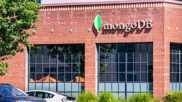 AI 软件股里还有“便宜货”?MongoDB 营收加速 31%,AI 原生客户成增长引擎 image 0