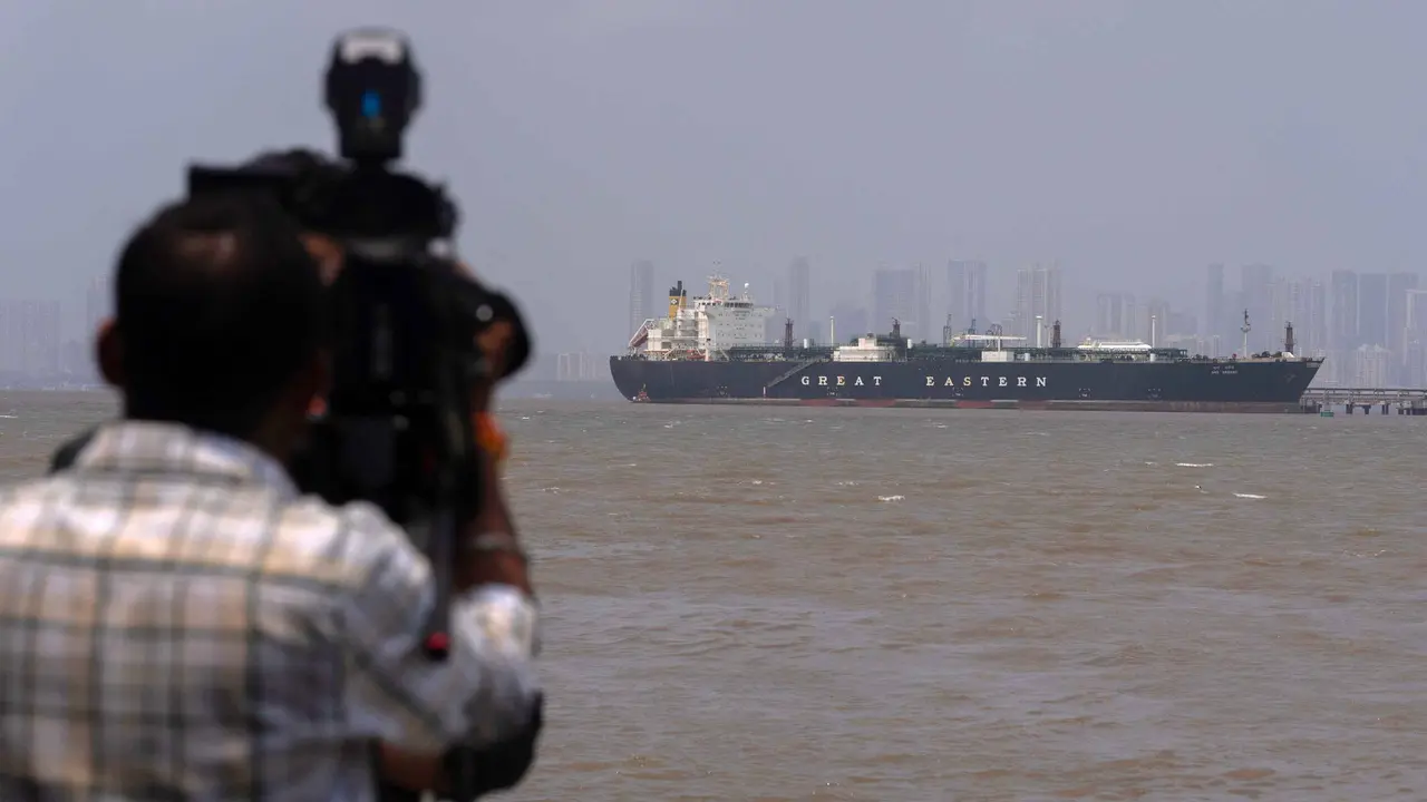 Oman Gandeng Inggris dan Prancis Amankan Pelayaran di Selat Hormuz image 0