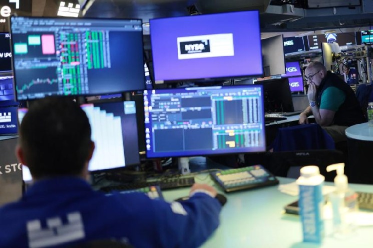 Crypto Long & Short: With MSTR concerns assuaged, look to traditional signals around BTC image 1
