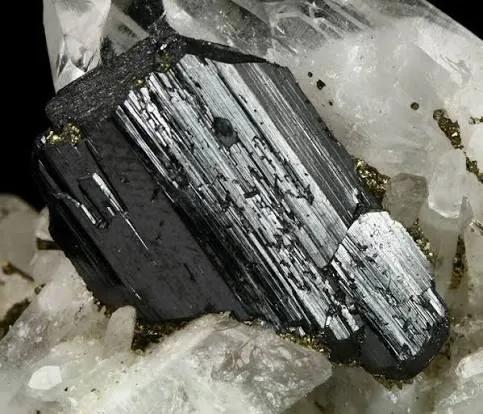 钨价涨 10 倍的逻辑：中国断供、美国军火吃紧，小众金属成了硬通货 image 3