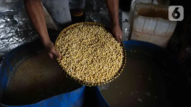Perajin Tahu Tempe Keluhkan Beban Biaya Produksi Naik image 4