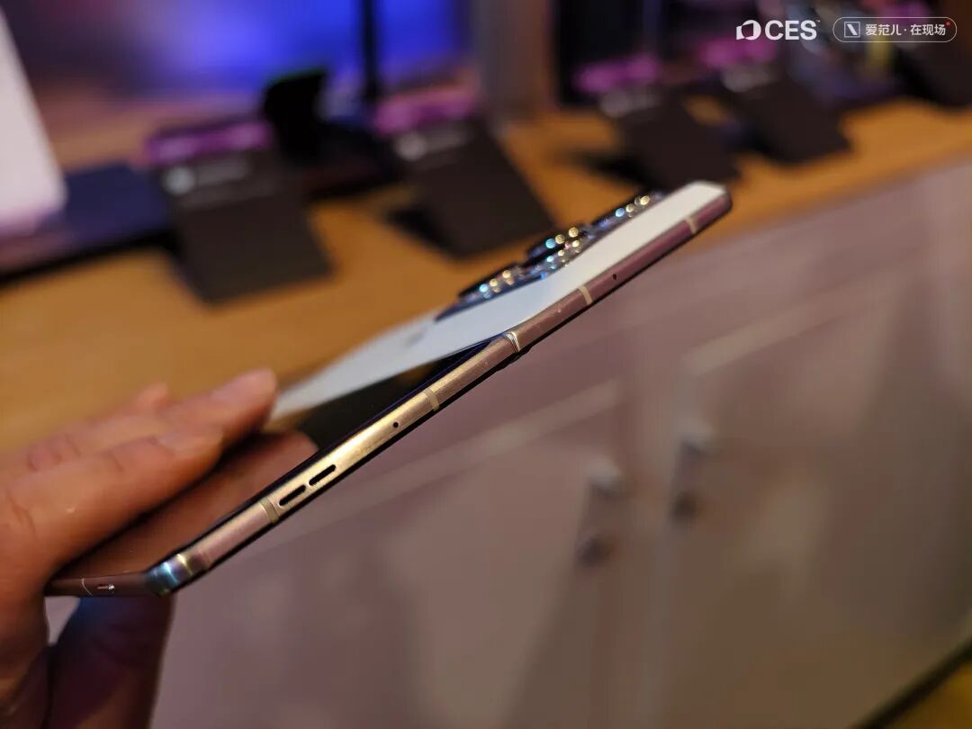 Lenovo held a tech gala at the Sphere, showcasing both foldable phones and foldable computers | CES image 4